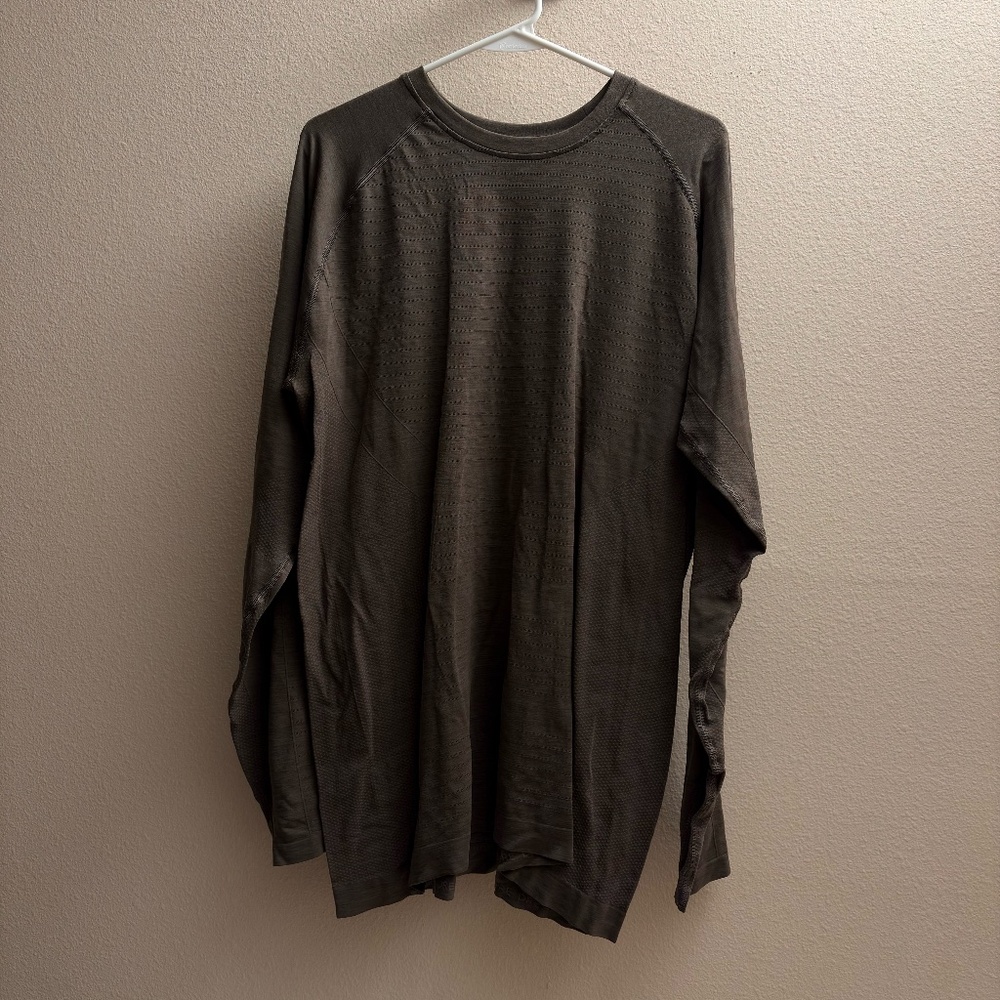 Alphalete Men's Long Sleeve Performance Shirt